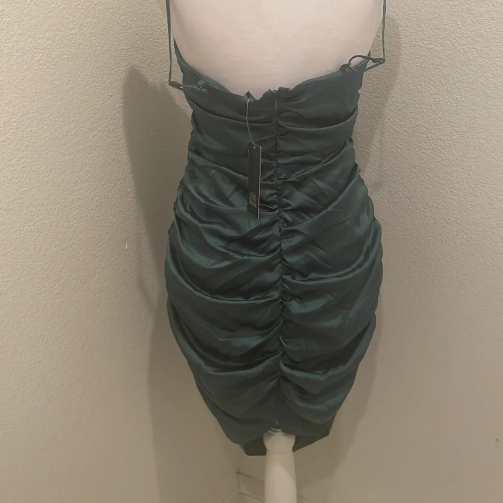NWT WOMENS SIZE M MEDIUM WILD FABLE FOREST GREEN DRESS WITH SKIN SHOWING CUTOUT  - Picture 6 of 10